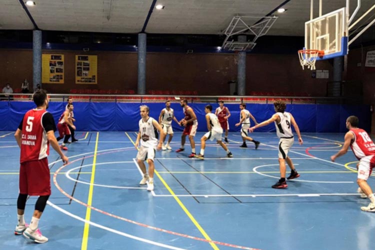 Aquest passat dijous el Bàsquet Sitges rebia el Samà a Pins Vens per disputar el tercer partit de preparació de cara l’inici de Lliga de la setmana que ve. El resultat final va ser de 73 a 72 a favor dels sitgetans, que s’enfrontaven a un rival d’entitat, que aquesta temporada jugarà una categoria per sobre el Bàsquet Sitges.