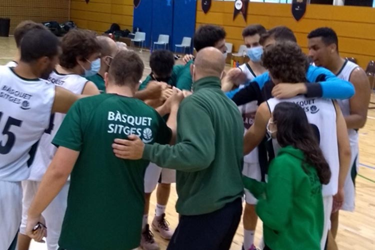 Els sitgetans arribaven a Pallejà esperonats pel bon joc demostrat en la gran victòria davant el Casal de Vilafranca, però només començar el partit el Pallejà els va fer tocar de peus a terra.