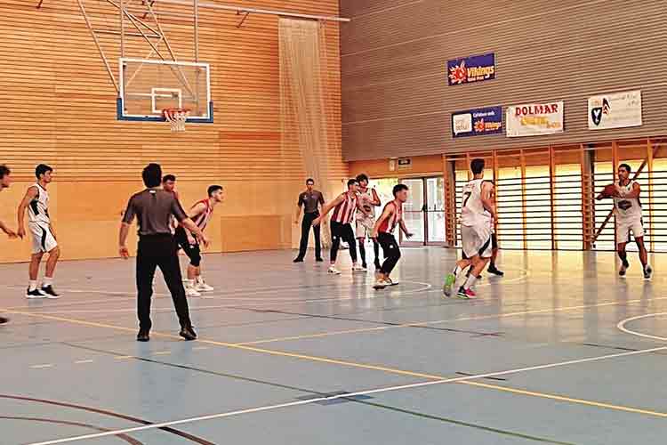 Diumenge al matí, el Sènior del Bàsquet Sitges-La Guixeta va sumar la cinquena victòria consecutiva davant del CB Pratenc, en la seva visita al pavelló dels del Baix Llobregat, 60 a 67. Un partit irregular i de constants estires i arronses al marcador, dominat pels sitgetans des de la primera cistella, però amb un Pratenc lluitador que no va llençar la tovallola en cap moment, tot i que les importants baixes al seu joc interior. Aquestes van tenir una clara incidència en el domini del rebot, favorable als de Sitges amb 48 captures davant les 29 dels locals.