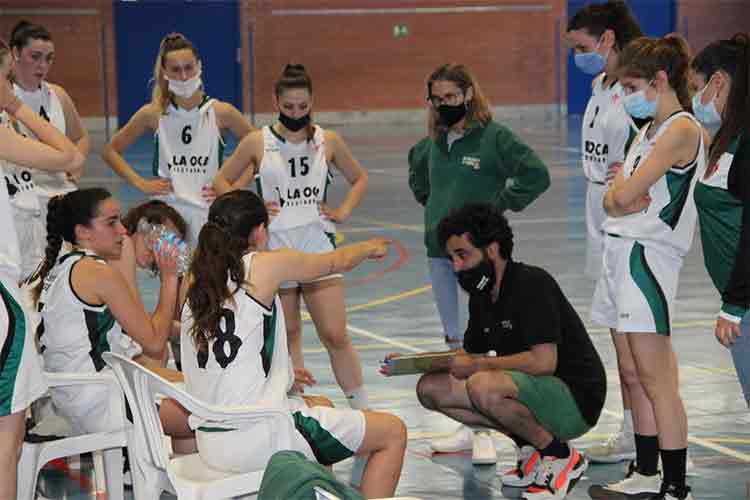 Amb el canvi d'aquesta temporada sobre la distribució dels partits, les nostres sèniors tornaven a trobar-se amb l'equip de la setmana passada, el CB Castelldefels, aquest cop a la pista de Pins Véns