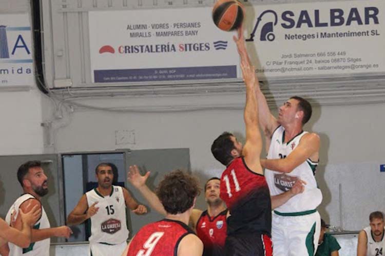 Diumenge passat a les 18:00 hores, dins dels partits que cada any organitza el Club Bàsquet Sitges pel Memorial Joan Manel Llopis, el Sènior A es va enfrontar al Sènior de La Salle Bonanova. Els visitants també jugaran a la segona categoria catalana.