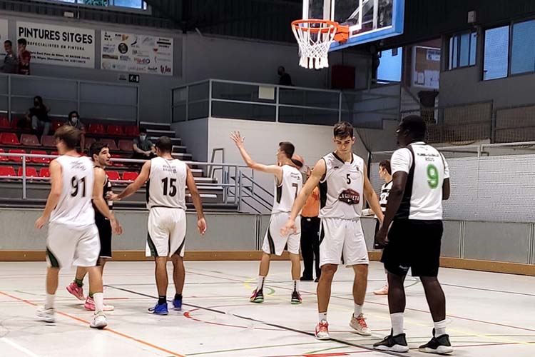 Àmplia victòria del Bàsquet Sitges-La Guixeta, 92 a 60 davant el Reus Ploms Salle Negre en el partit disputat diumenge passat a les 18:00 hores al pavelló 1 de Pins Vens, en el segon partit de la primera fase de la temporada.