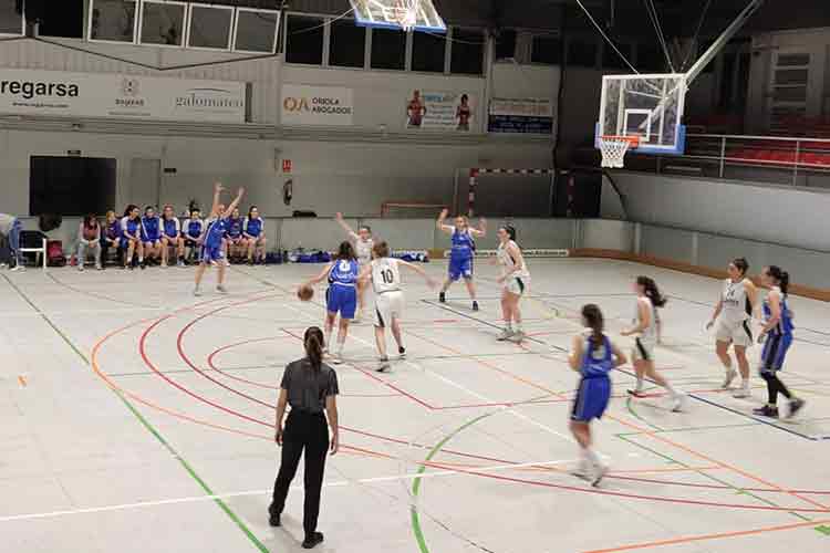 El partit s'ha vist sentenciat el primer període. Les ribetanes han sortit des del minut u a pel partit. Molt intenses en defensa que agafava per sorpresa a les sitgetanes. Ha faltat veterania i un joc amb més cap. Minut a minut la diferencia en el marcador anava augmentant. 