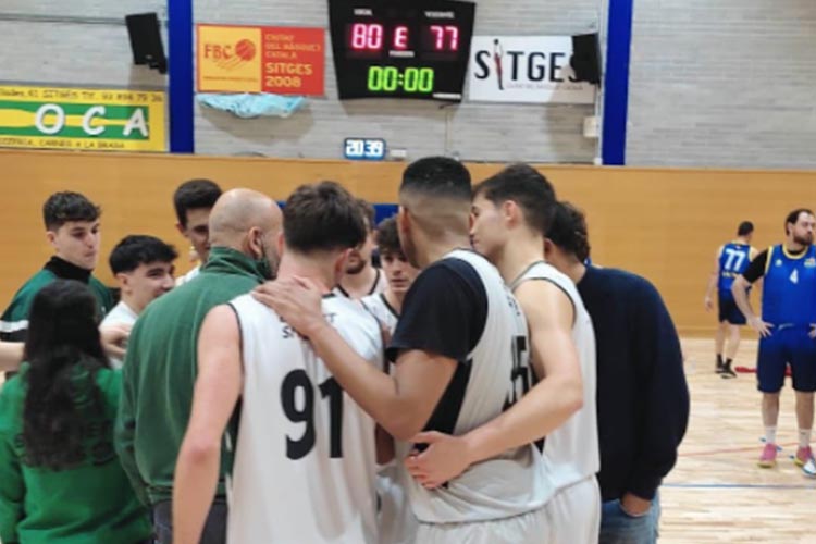 Dimecres passat, el Bàsquet Sitges- la Guixeta, patia la 3ª derrota de la temporada a pista de l'AB el Vendrell (62-53), en el partit jugat el passat dimecres dia 23, corresponent al partit ajornat per COVID de la primera volta, on els del Baix Penedès van completar un gran partit, amb una esplèndida defensa i un encert des de la línia de 3, que els va permetre una victòria amb la que seguir lluitant per una de les places que donen accés a la lliga per l'ascens a 1ª Catalana.