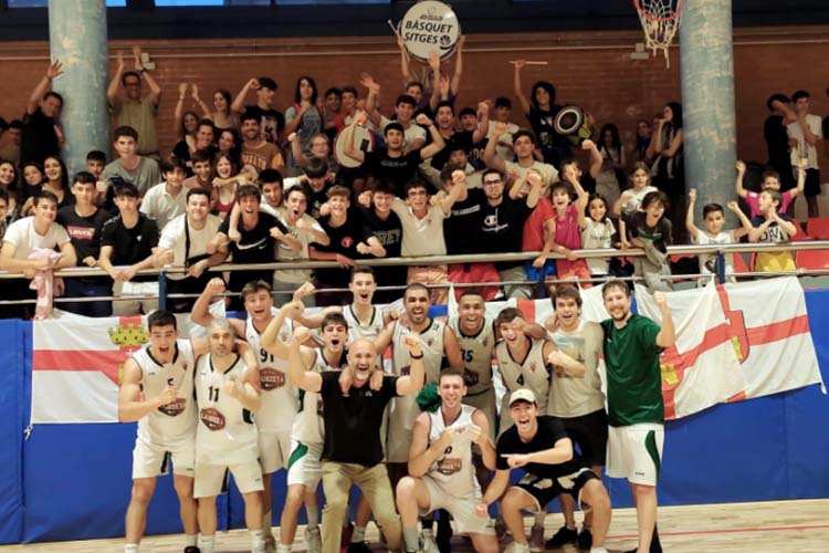 Dissabte passat a Pins Vens, el Sènior del Bàsquet Sitges-La Guixeta va jugar el quart partit de la lligueta d'ascens a Primera Catalana contra el CB Quart de Girona, primer partit de la segona volta de la citada lligueta. Al partit jugat a Girona, el Bàsquet Sitges-La Guixeta va guanyar de tres punts a la pròrroga. Aquest va suposar el primer i únic partit guanyat pels sitgetans, que amb un balanç d'un partit guanyat i dos perduts tenien la imperiosa necessitat de guanyar per poder optar encara a guanyar la lligueta i pujar de categoria. Perdre els suposaria renunciar a qualsevol opció lògica d'aconseguir-ho.