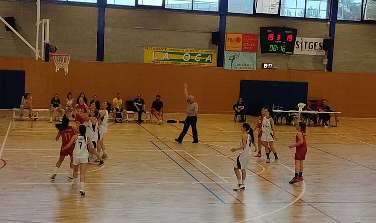 El sènior femení ha jugat aquest dissabte el segon partit contra el Llinars, equip que ja s'ha proclamat equip de tercera catalana. 