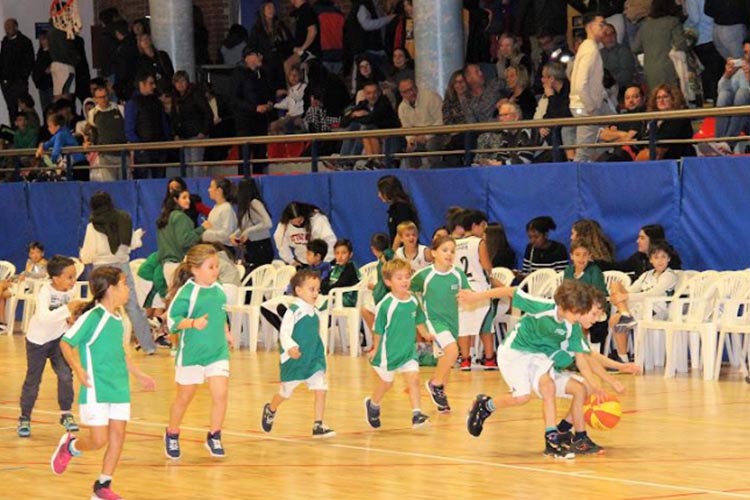 Aquest dissabte el Bàsquet Sitges ha celebrat la presentació de tots els equips. Un dissabte de bàsquet 100%. S'han disputat partits des de les 9 hores del matí i fins a les 21hores de la nit, sense cap STOP.