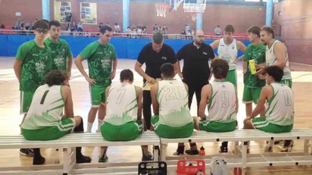 Segon partit de la temporada pel sènior A sitgetà. Després de la gran victòria a pista del Castellbisbal, els sitgetans volien continuar amb aquesta dinàmica contra el Barberà, equip que va perdre a la primera jornada i la temporada passada jugava a Super Copa.