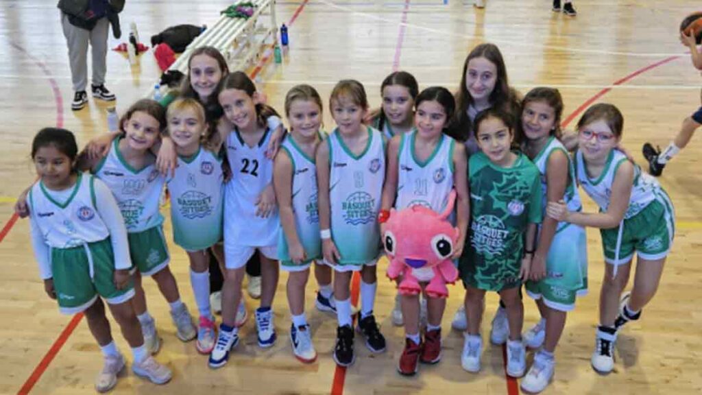 Avui hem aconseguit una nova victòria per 69-38 contra l’EPSA. Tot i les absències de la Enda i la Marina, hem recuperat l’Ona i la Clara, i hem comptat amb el suport de l’Ariadna del sots 20 i la Rita del junior.