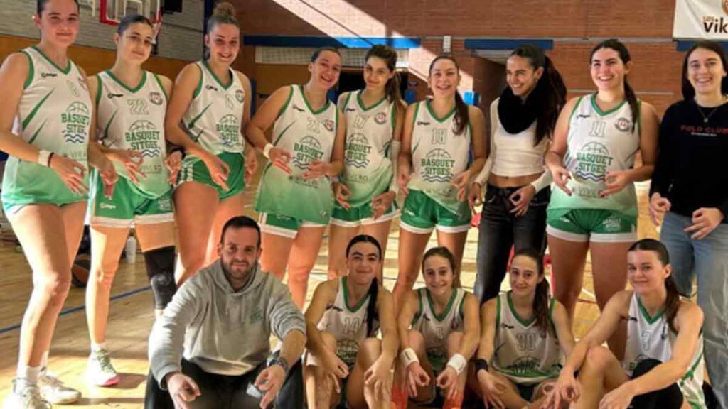 El Bàsquet Sitges va sumar una nova victòria en un partit complicat a la pista del Joventut Les Corts, amb un resultat final de 42-50. L’equip, que comptava amb les absències de la Claudia López, la Marina Prat i la Xènia Santin, va rebre el suport de dues jugadores del júnior, la Rita Gil i la debutant Tarik Venturas, que van contribuir a mantenir l’equilibri durant el partit.