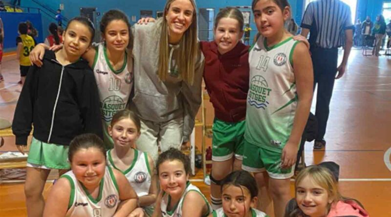 El Bàsquet Sitges va aconseguir una victòria ajustadíssima per 46-47 contra el Pratenc en un duel ple d’emocions i adversitats. Amb les absències de la Xènia, la Núria i la Marina, i les baixes de llarga durada de l’Enda, l’equip va comptar amb el retorn de la Claudia López, que va sumar 6 punts i 10 rebots en la seva reaparició, i el suport de les jugadores del júnior Rita i Mae i Ari del sots20.