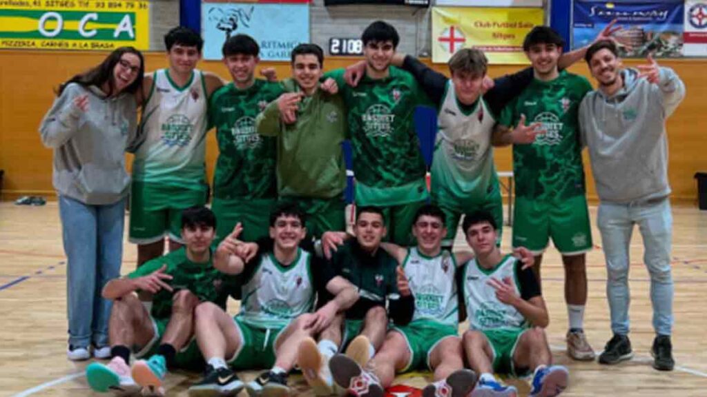 Dissabte a les 17:45 h, el pavelló de Pins Vens va acollir un duel equilibrat entre el Bàsquet Sitges i el Grup Barna, dos equips empatats a la classificació. Tal com es preveia, el matx va ser molt disputat i marcat per una anotació baixa, amb les defenses imposant-se clarament als atacs.