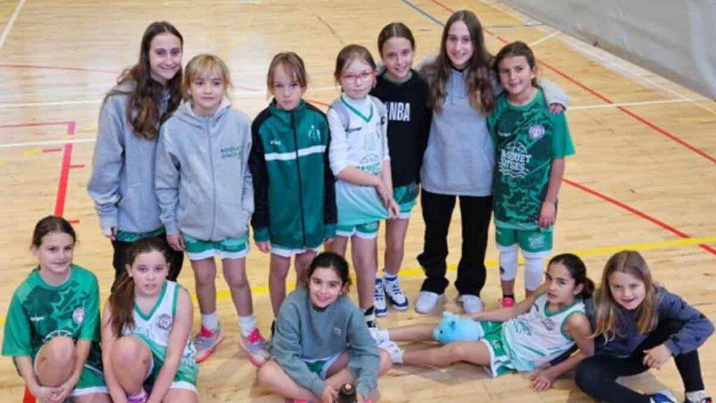 Afrontem el partit amb moltes baixes i fem un inici de partit on ens costa trobar solucions en atac i les visitants aconsegueixen marxar en el marcador. 