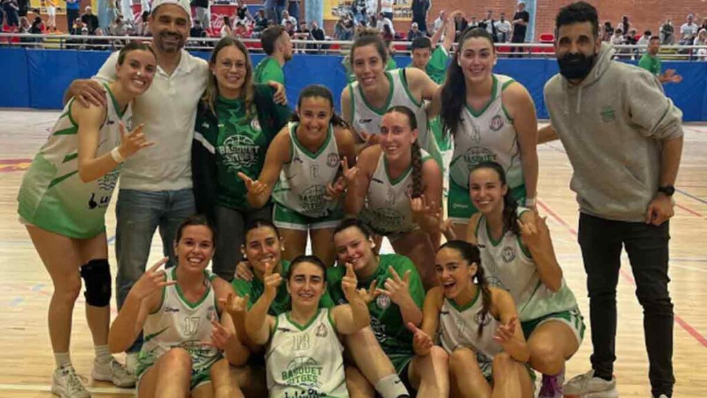 Amb el pavelló de Pins Vens com a escenari i un gran ambient a la grada, el Sènior Femení del Bàsquet Sitges ha tancat la temporada amb una victòria contundent (78-39) davant el Joventut Les Corts, en un partit clau per segellar la permanència a la categoria.