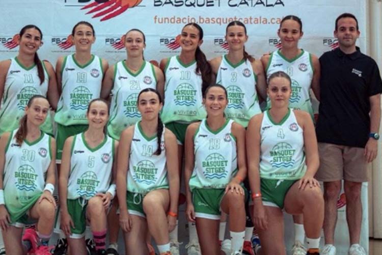 El Sitges rebia aquesta setmana al Vilatorrada, fins fa 4 jornades, però que ha sumat 3 derrotes en les darreres setmanes. Començava el partit molt igualat, amb baixes en els dos equips, fins el 6-5 quan una cistella de Anna i un triple de Clara posaven les primeres avantatges del Sitges.